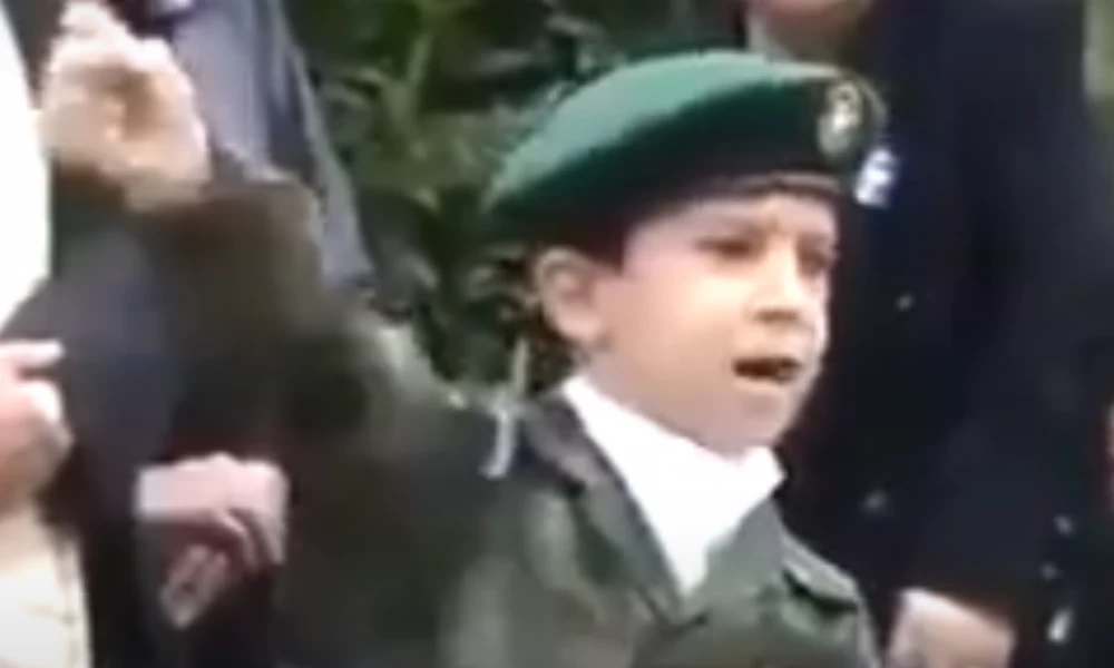 Μας διδάσκει πατριωτισμό για την Αγιά Σοφιά ένας μικρός πρασινοσκούφης!